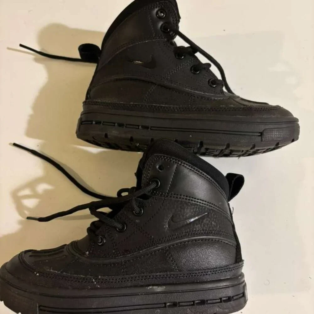 Unisex kids ACG Nike boots size 12C